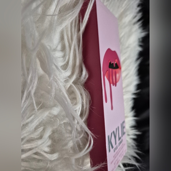 Kylie Matte Liquid Lipstick & Lipliner Set (Kylie Matte 100 Poise K Matte) - Picture 7 of 7